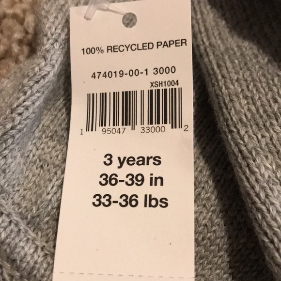 Gap Poncho - Picture 3 of 6